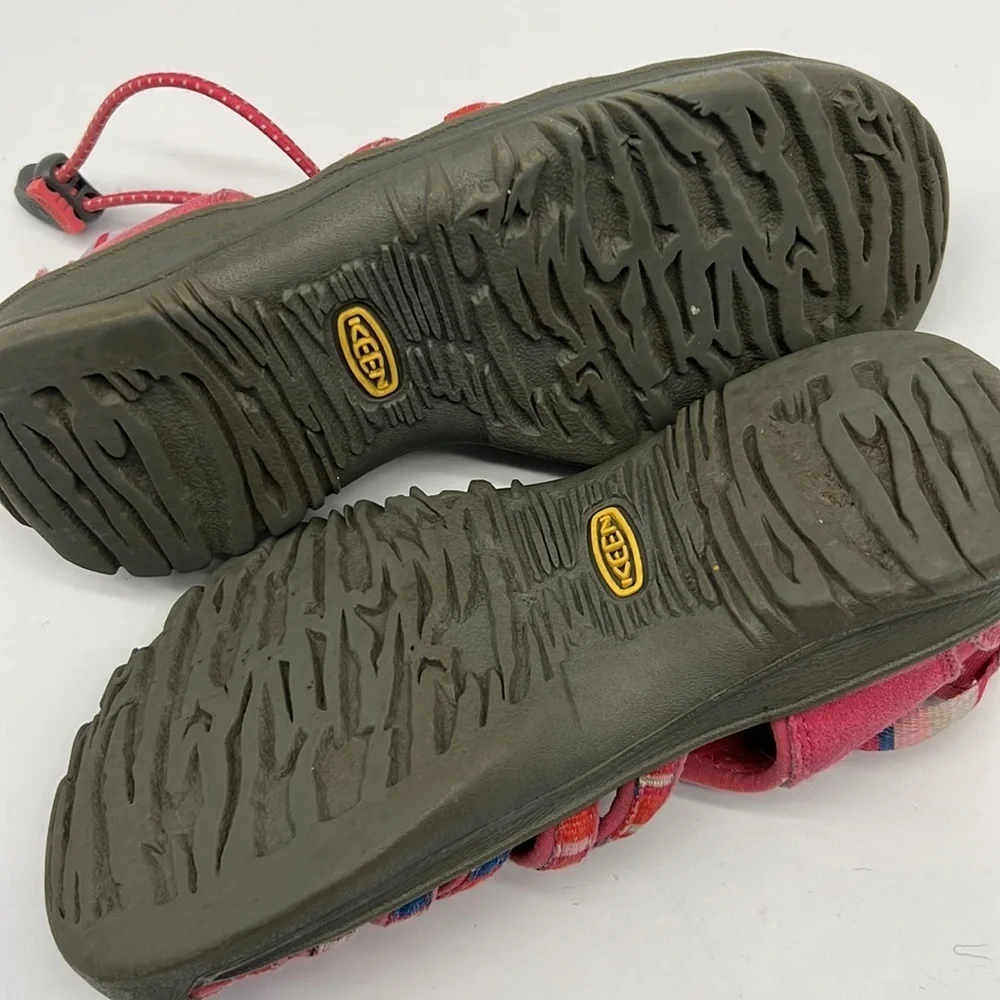 Keen Girls Newport Closed Toe Rainbow Water/Hiking Shoes size 2